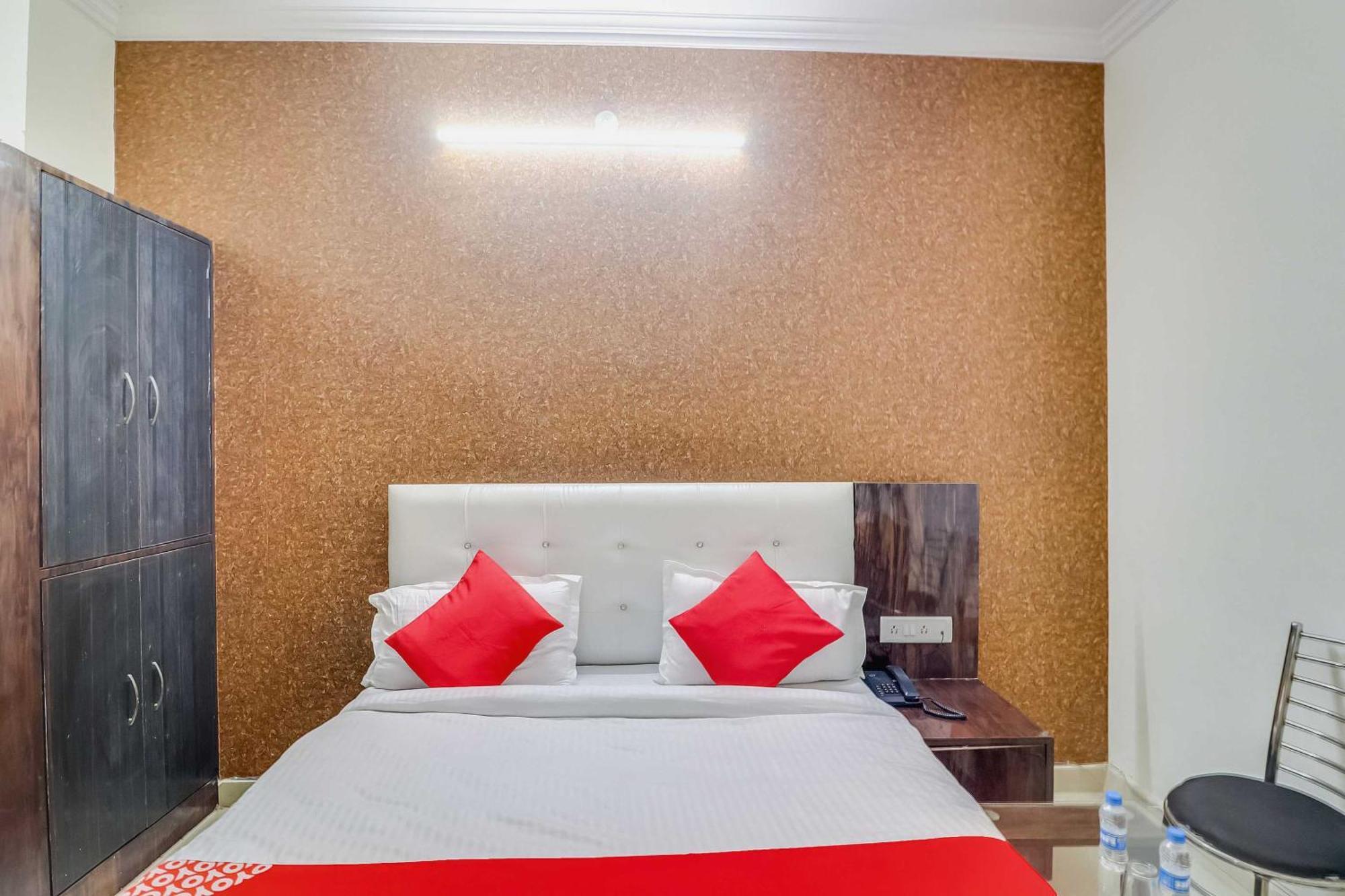 Hotel O Rodstar Chinhat Buitenkant foto